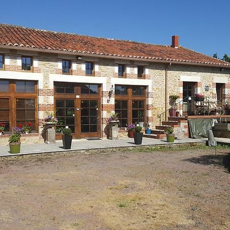 Le Patronage Villa Bazoges-en-Pareds Exterior foto